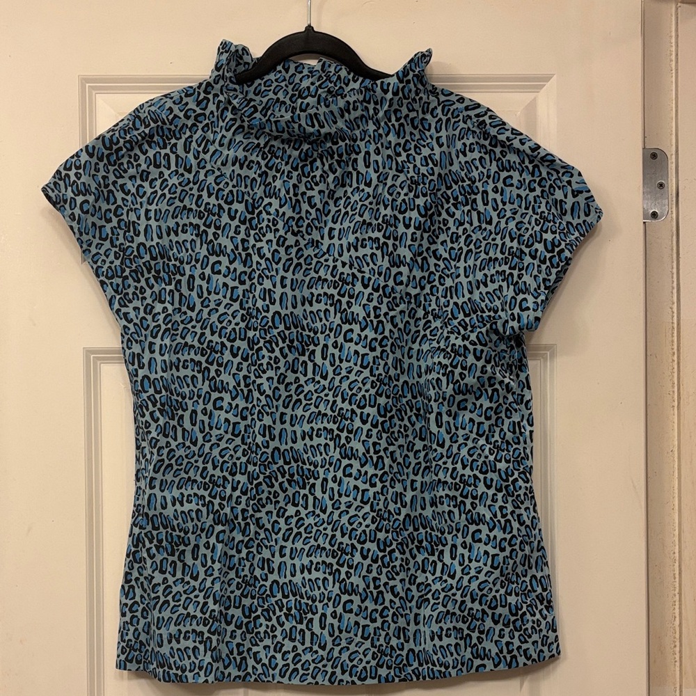 SARA CAMPBELL short sleeve blue leopard print top.NWOT